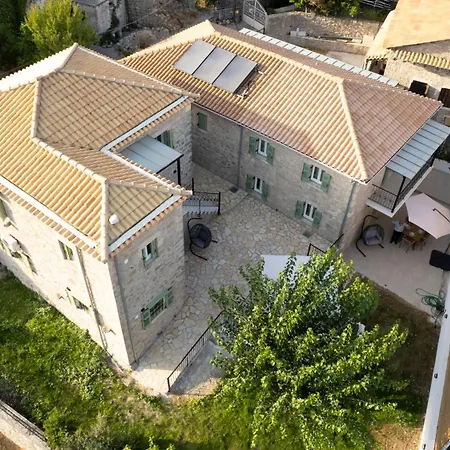 Dervisia Stonehouse 2 *