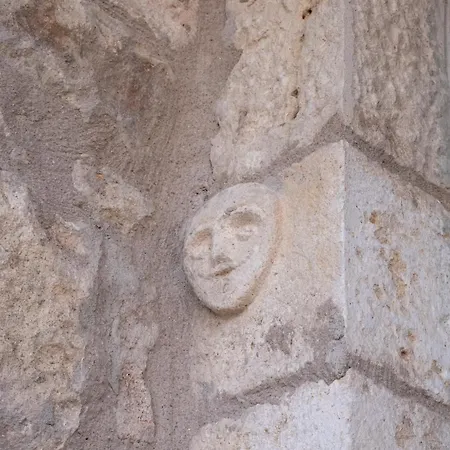 Dervisia Stonehouse 2 * Lazaráta
