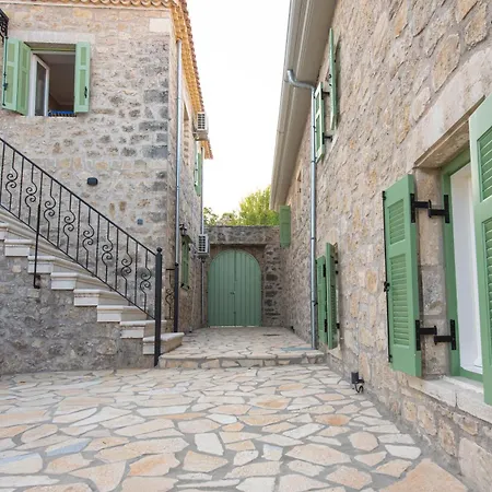 Dervisia Stonehouse 2