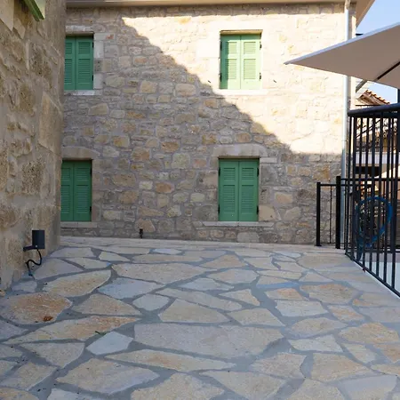 Dervisia Stonehouse 2 דירה Lazaráta