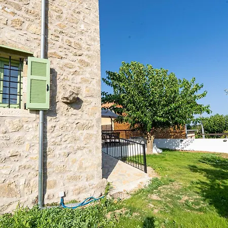 Dervisia Stonehouse 2