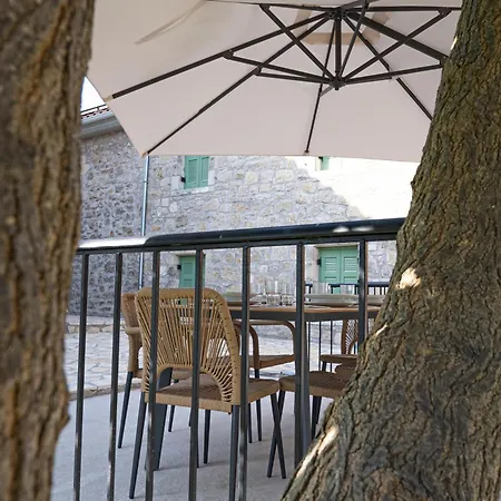 Dervisia Stonehouse 2
