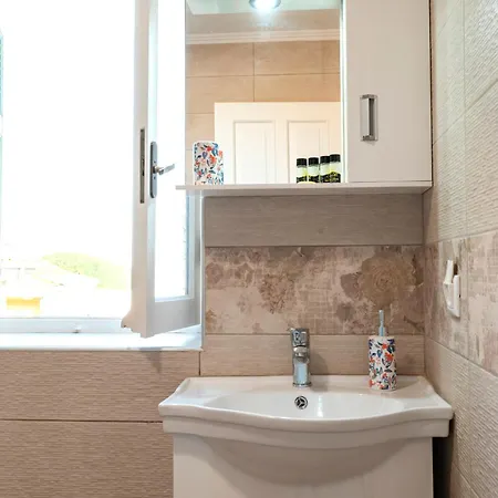 Dervisia Stonehouse 2 *